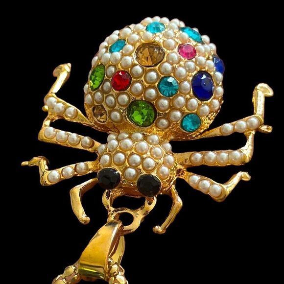 Betsey Johnson Jeweled Spider & Faux Pearl Whimsical Gold Tone Pendant Necklace - Picture 1 of 9